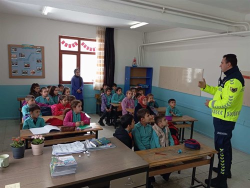 Sorgun Doğanlı İlk ve Ortaokulu Öğrencilerine Trafik Eğitim Semineri Verildi